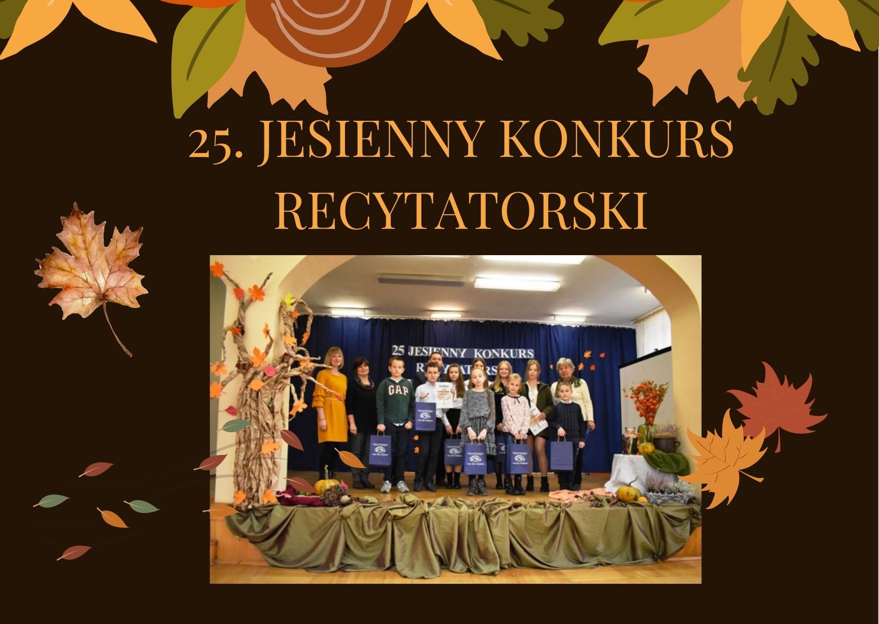 Grafika przedstawia liście jesienne, zdjęcie na którym znajduje sie grupa recytatorów wraz z Jury oraz napis: 25 Jesienny Konkurs Recytatorski