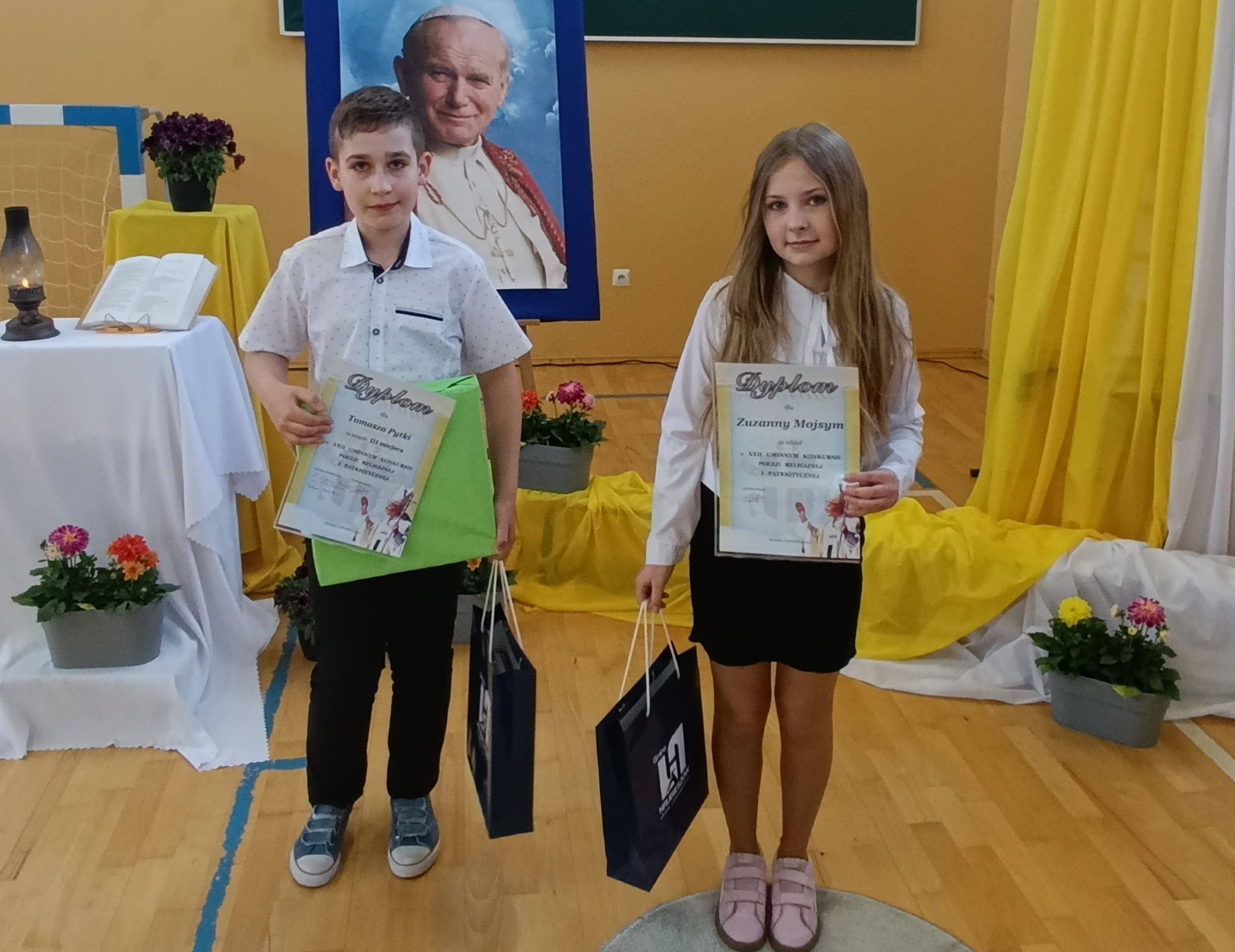 Uczniowie reprezentujący naszą szkołę