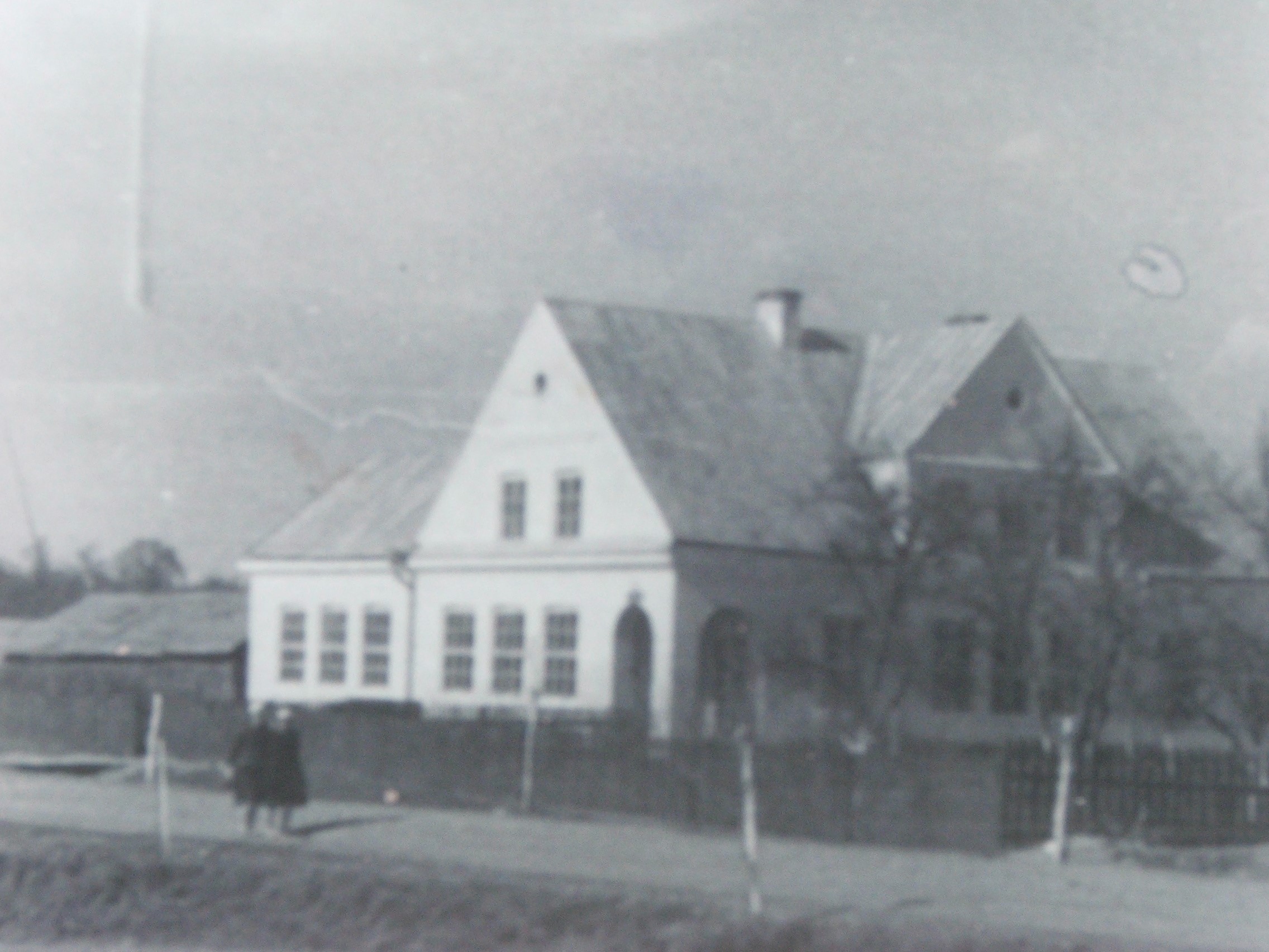 Budynek szkoły w latach 70-tych