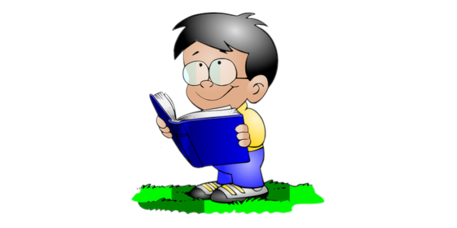 Chłopiec w okularach trzymający niebieską książkę 
