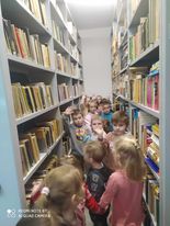 Dzieci w bibliotece