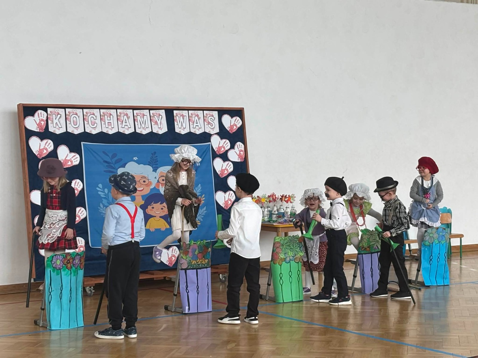 Dzieci biorą aktywnie udział w wydarzeniu, tj. 