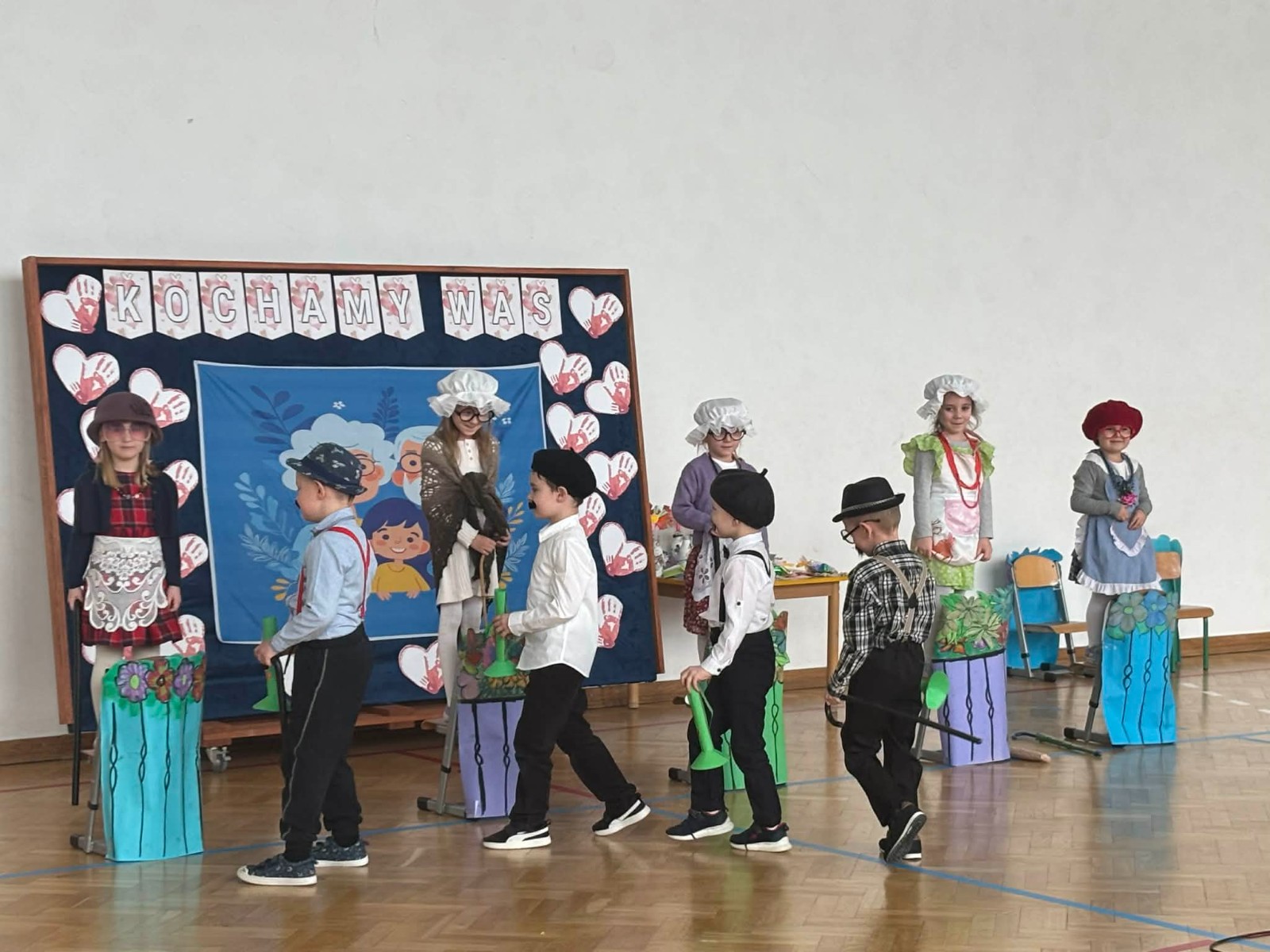 Dzieci biorą aktywnie udział w wydarzeniu, tj. 