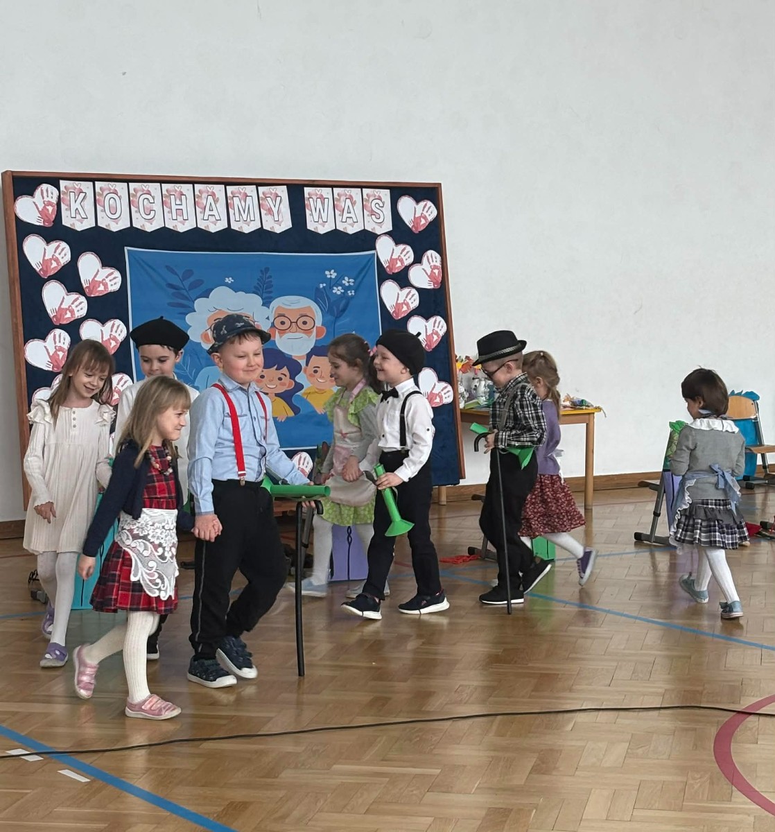 Dzieci biorą aktywnie udział w wydarzeniu, tj. 