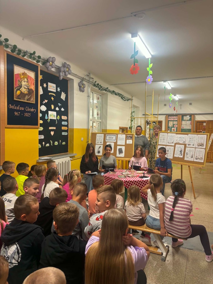 Przedszkolaki biorą udział w Narodowym czytaniu