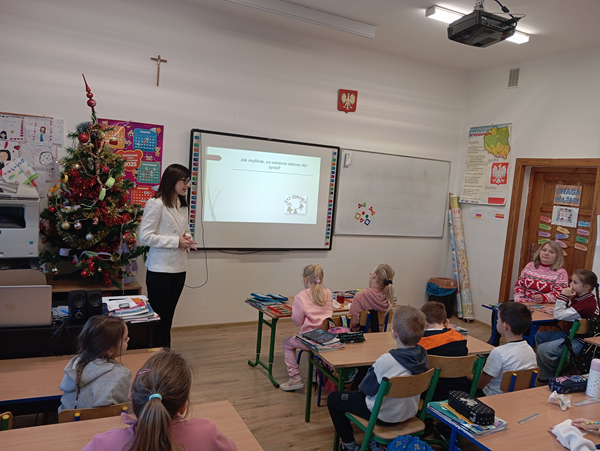 Grafika ilustrująca spotkanie dzieci z panią dietetyk