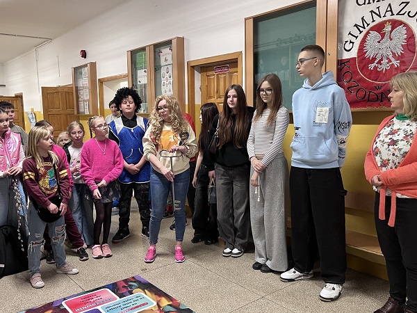 Grafika ilustrująca uczestników dnia wiosny