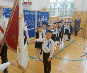 Uczniowie klasy pierwszej podczas ślubowania