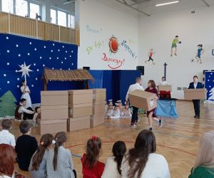 Scena z budowania wieży Babel