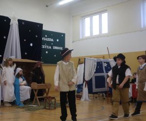 Przybywający pastuszkowie do szopki