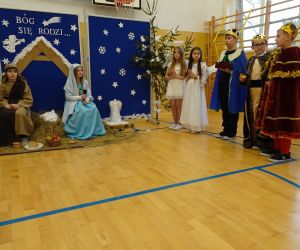 Józef, Maryja, aniołowie i Trzej Królowie