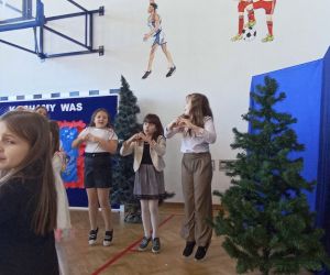 Uczniowie podczas występów