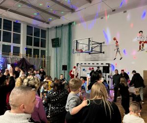 Uczniowie z Mikołajem