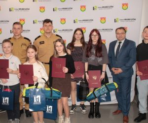 Uczestnicy i organizatorzy na wspólnym zdjęciu