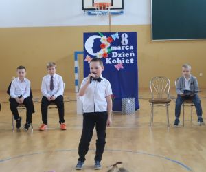 Uczeń recytuje wiersz