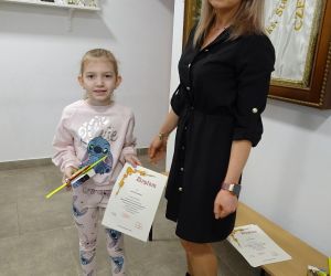 Laureatka trzeciego miejsca z wychowawczynią