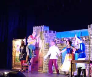 Aktorzy grający w spektaklu