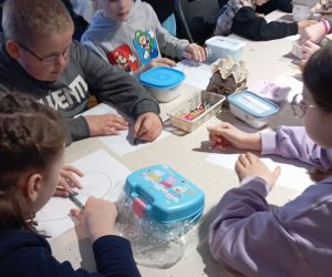 uczniowie podczas warsztatów