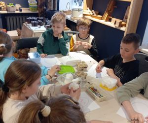 uczniowie podczas warsztatów