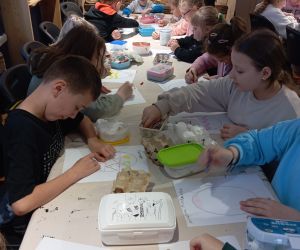 uczniowie podczas warsztatów