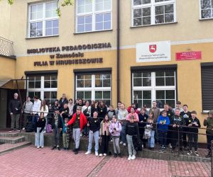 uczestnicy spotkania na wspólnym zdjęciu