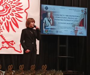 Uczennica podczas występu