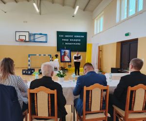 Uczeń zapowiada uczestników konkursu