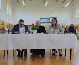 Członkowie Komisji podczas obrad