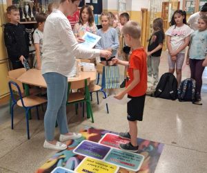 Uczeń otrzymuje dyplom