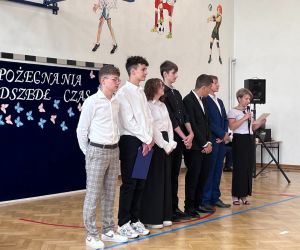 Przedstawicielka rodziców podczas przemówienia