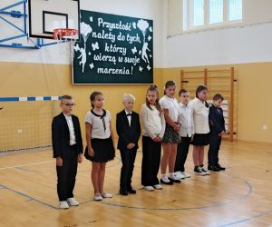 Część artystyczna w wykonaniu uczniów klasy trzeciej.