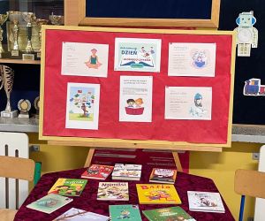 szkolna gazetka i kącik z książkami