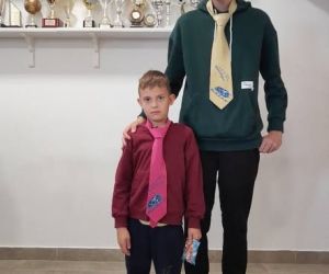 Uczeń klasy pierwszej i uczeń klasy siódmej - najsympatyczniejsi chłopcy w szkole