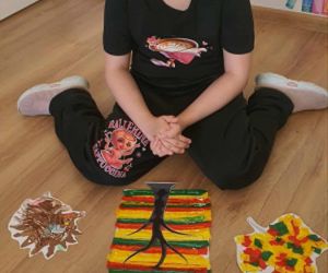 Dziewczynka oraz jej prace