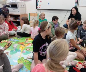 dzieci podczas zabawy