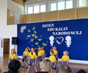 Uczennice w tańcu nowoczesnym