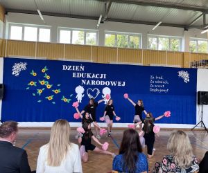 Uczennice w tańcu nowoczesnym