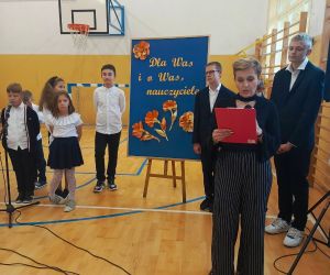 Przewodnicząca Rady Rodziców składa życzenia nauczycielom z okazji ich święta