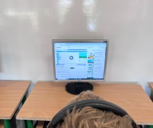 uczeń podczas pracy w  Scratchu