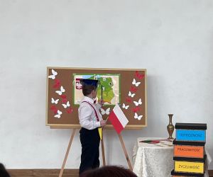 uczeń wskazuje miejsca na mapie