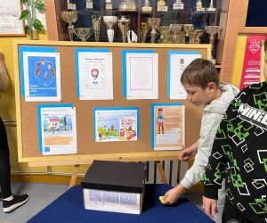 uczniowie podczas zabawy