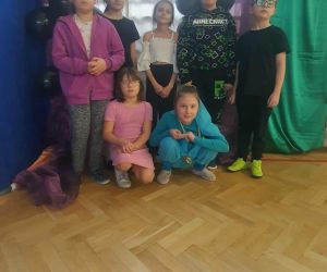 Uczniowie na wspólnym zdjęciu