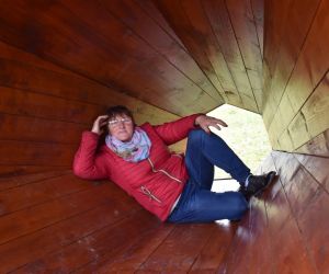 Gołębie. Tuba akustyczna, wewnątrz osoba