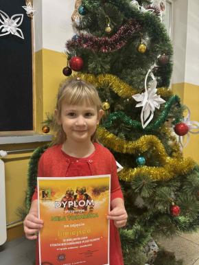 Mała bohaterka wielkiego sukcesu - przedszkolaczka z I miejscem w Ogólnopolskim Strażackim Konkursie Plastycznym
