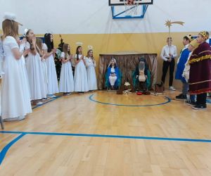 Aniołowie, Święta Rodzina i Królowie w scenie zbiorowej