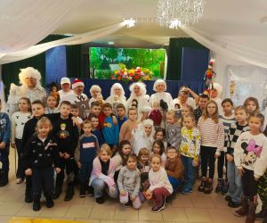 Uczniowie z artystami Teatru