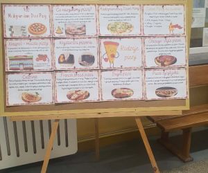 gazetka na tablicy stojącej