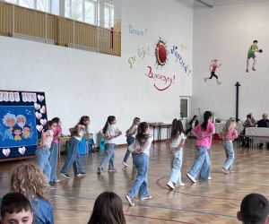 uczniowie 1-3 podczas tańca nowoczesnego