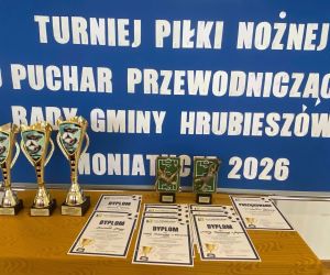 Tablica okolicznościowa, puchary, dyplomy