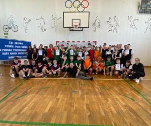 Uczestnicy turnieju na wspólnym zdjęciu